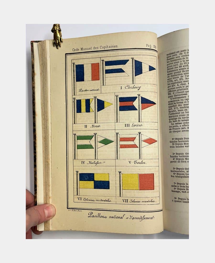Code-Manuel des armateurs et des capitaines de la marine marchande ou Résumé de leurs droits et de leurs devoirs à terre et en cours de voyage dans leurs rapports avec le commerce et les administrations de la marine, des douanes et des contributions indirectes.